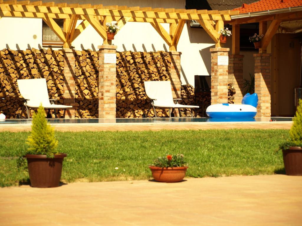 Patkoszeg Vendeghaz Hotell Kaposfo Exteriör bild